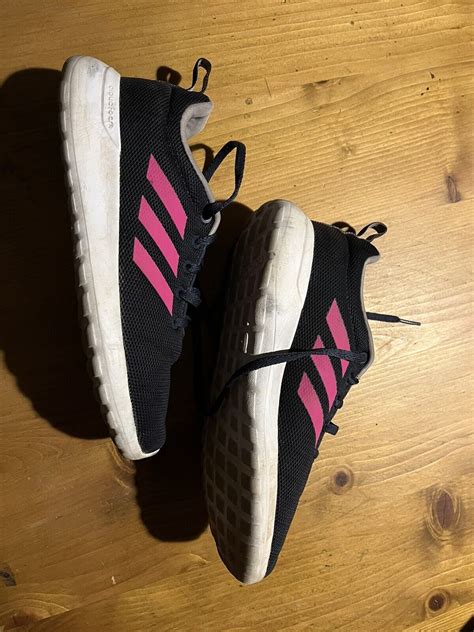 adidas trainers size 5.